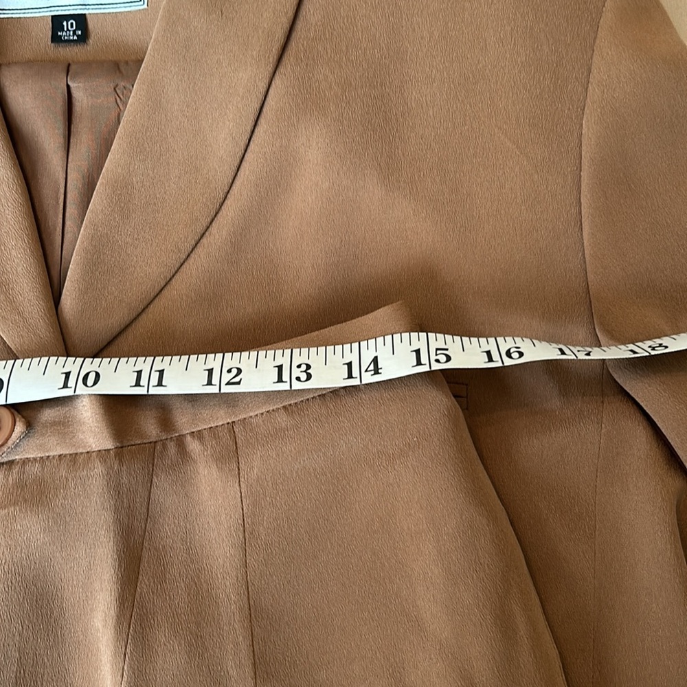 Suit - Picture 8 of 10